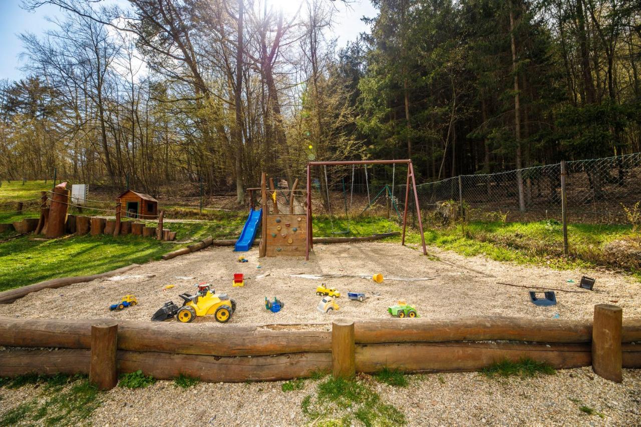 Pod Bresteckou Skalou Hotel Břestek Kültér fotó